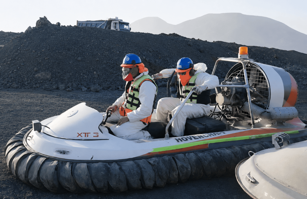 Aerodeslizador navegando en una laguna para acceso seguro a tranques, relaves y zonas inundadas de difícil acceso.